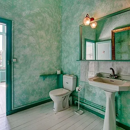 Vintage With Garden 3*