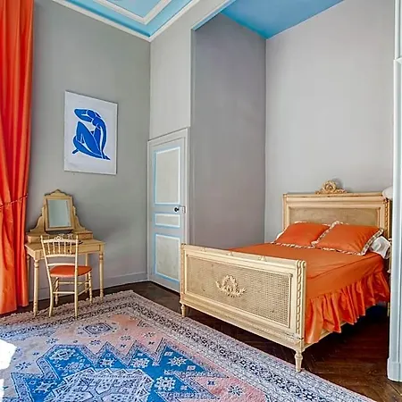 Vintage With Garden 3*